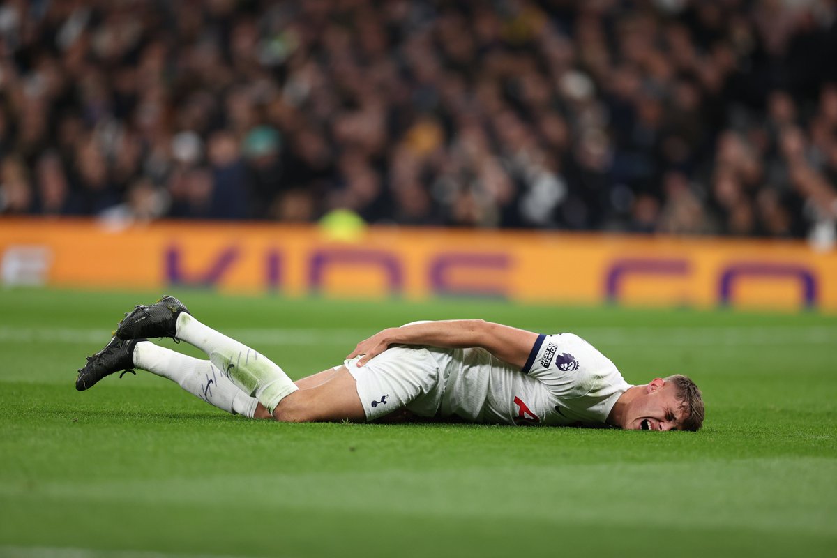 OptaAnalyst's tweet photo. The first half of Spurs vs Chelsea went on for 56 minutes and 26 seconds, but it was so chaotic that just 23 minutes and 21 seconds of that saw the ball in play.