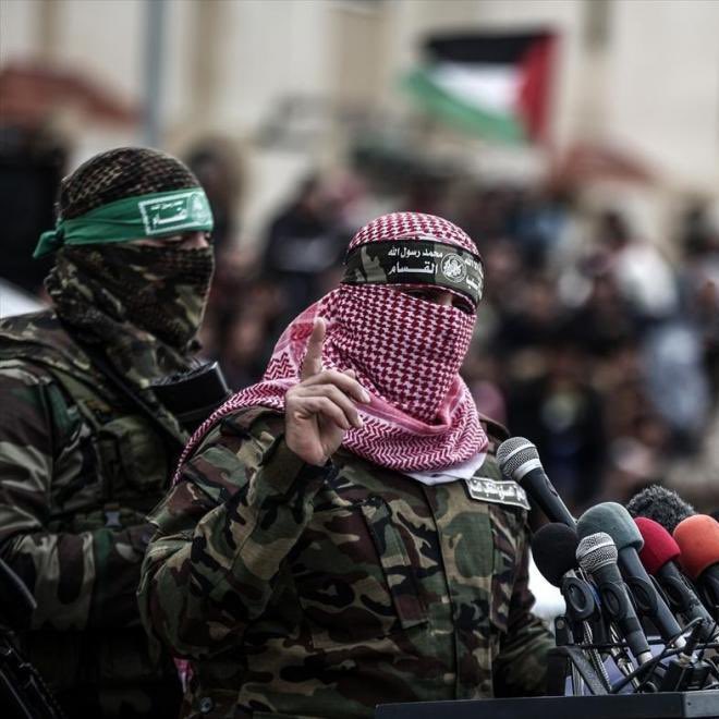 PalestineUrdu_'s tweet photo. ہم نیتن یاہو اور اس کی فوجی قیادت کو خوشخبری دیتے ہیں کہ وہ اس جنگ کے اختتام پر گھٹنے ٹیکیں گے۔ ابوعبیدہ، ترجمان القسام بریگیڈز https://t.co/5z9igpCVRh