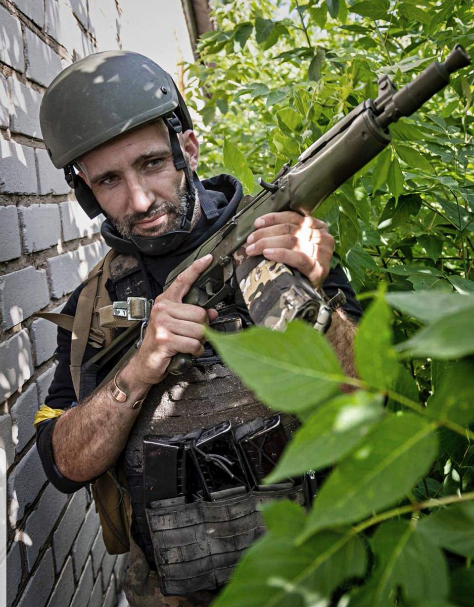 liammendes's tweet photo. An Australian man fighting in Ukraine has been accused of killing his former British paratrooper friend who was also fighting on the front lines against the Russian invasion.

Melbourne man Abdelfetah Nourine, 26, who goes by the name of Adam, is accused of killing British fighter Daniel Burke, 36, whose body was formally identified by Ukrainian police on October 26.

Daniel’s father Kevin Burke is calling on Mr Nourine, who is from Melbourne, to “let justice take its course” by returning to Ukraine after allegedly confessing to accidentally killing Daniel in southeastern Ukraine.

Full story: https://t.co/r6QhpqCauo