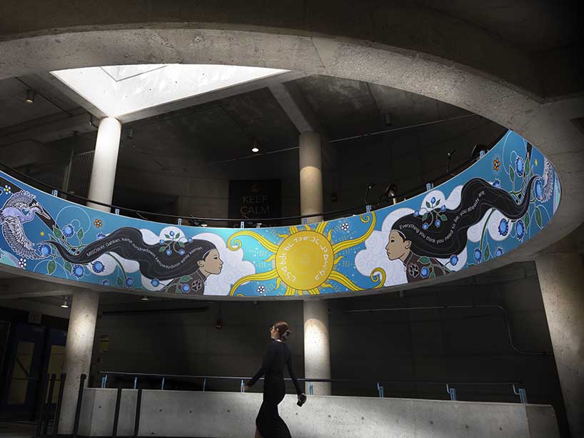 Check out the new panoramic installation in the RAC by Anishinaabe artist Caroline Brown! This artwork represents a significant message "Everything you think you need to be, you already are"- words by Joanne Okimawininew Dallaire Elder (Ke Shay Hayo). 

bit.ly/3FQjNMN