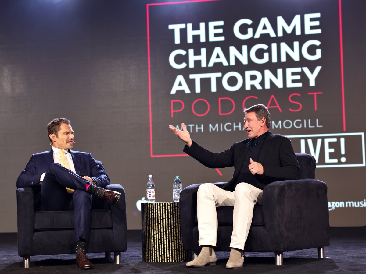 mogill's tweet photo. A surreal moment 🔥 #CrispSummit #GameChangersSummit https://t.co/6Cl4LHIFhf