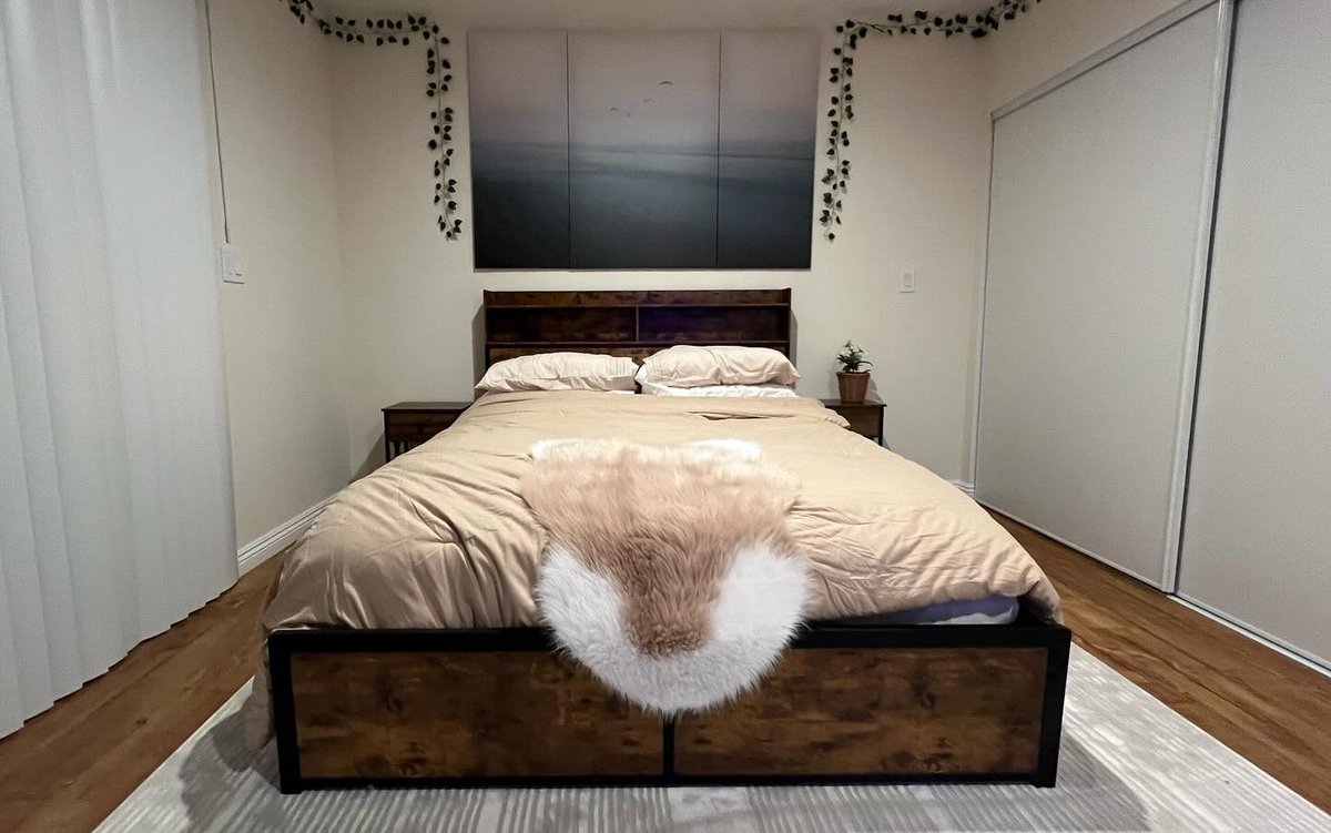 theairstudio's tweet photo. The Oasis bedroom is now operational and available for musicians to book to stay while working here at Air Studios!

Key features include:
- Private full bathroom. 
- A smart TV with a PlayStation connected. 
- Access to a private outdoor space. https://t.co/05QkyBj07B
