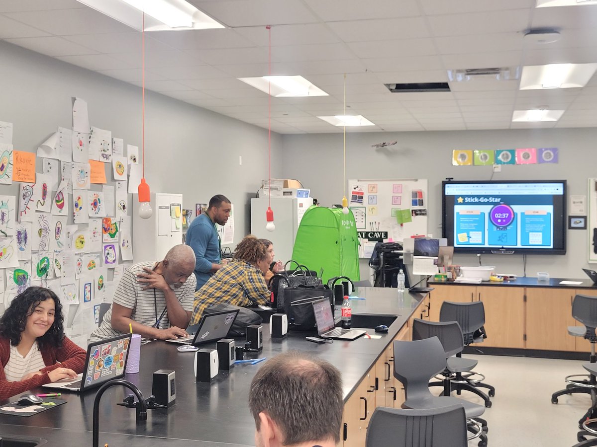 pedrozaerick's tweet image. Teachers working hard on DSC day learning how to create guided assessments!
#Joy4Math
#MathRules
@lopez_diane
@JonesLowanna
@FWISDPLI
@KenyailCarr