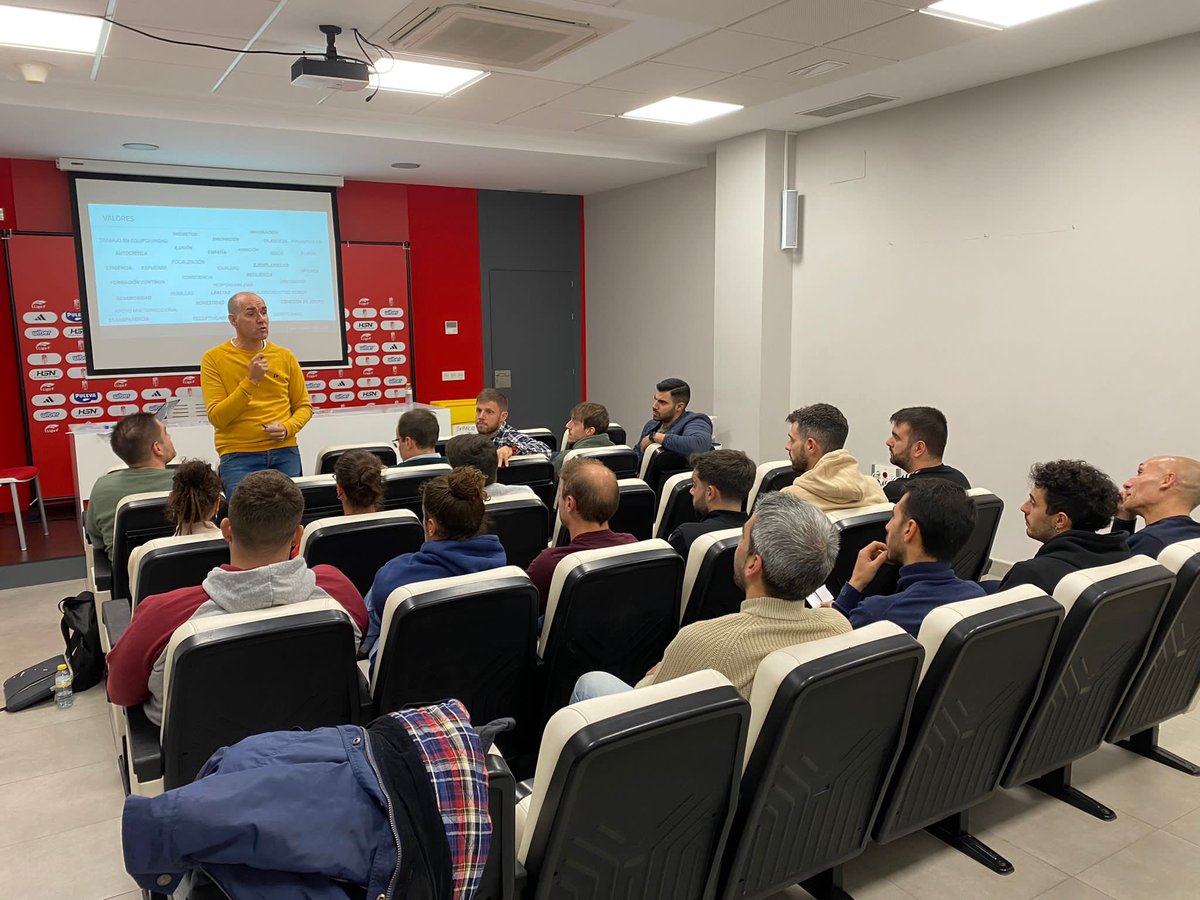 GranadaCF_Salud's tweet photo. 🤝🏼❤️🥼

Reunión de coordinación de nuestros servicios médicos en la Ciudad Deportiva durante la tarde de hoy. 

#𝙎𝙖𝙡𝙪𝙙𝙂𝙧𝙖𝙣𝙖𝙙𝙖𝘾𝙁 🇦🇹 https://t.co/pETbpCM24W