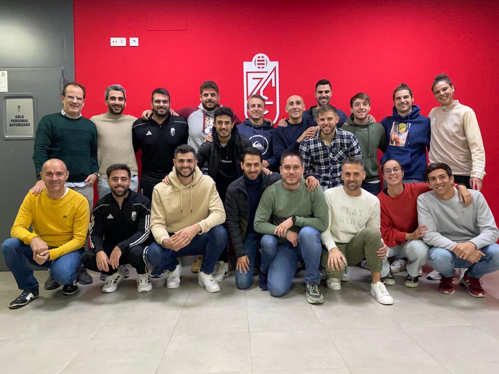 GranadaCF_Salud's tweet photo. 🤝🏼❤️🥼

Reunión de coordinación de nuestros servicios médicos en la Ciudad Deportiva durante la tarde de hoy. 

#𝙎𝙖𝙡𝙪𝙙𝙂𝙧𝙖𝙣𝙖𝙙𝙖𝘾𝙁 🇦🇹 https://t.co/pETbpCM24W