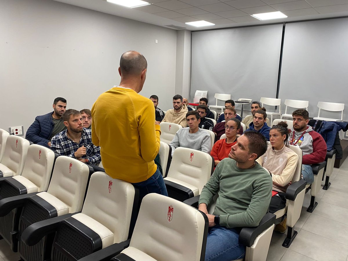 GranadaCF_Salud's tweet photo. 🤝🏼❤️🥼

Reunión de coordinación de nuestros servicios médicos en la Ciudad Deportiva durante la tarde de hoy. 

#𝙎𝙖𝙡𝙪𝙙𝙂𝙧𝙖𝙣𝙖𝙙𝙖𝘾𝙁 🇦🇹 https://t.co/pETbpCM24W