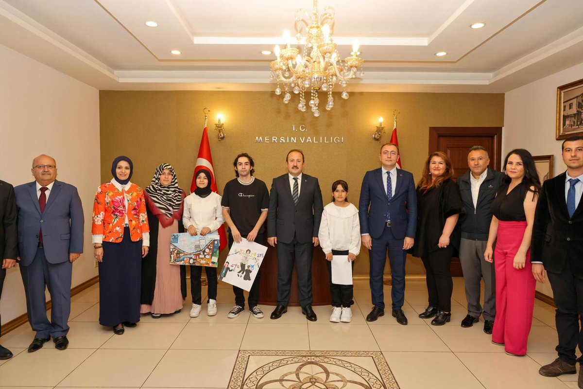 MersinValiligi's tweet photo. Vali Ali Hamza Pehlivan, Türkiye Genelinde Düzenlenen “Bilinçli Tüketim ve Tüketici Hakları” Konulu Resim Ve Karikatür Yarışmasında Ödül Alan Öğrencileri Kabul Etti
https://t.co/CDtFUeSIxN https://t.co/7lFL8IZGGV