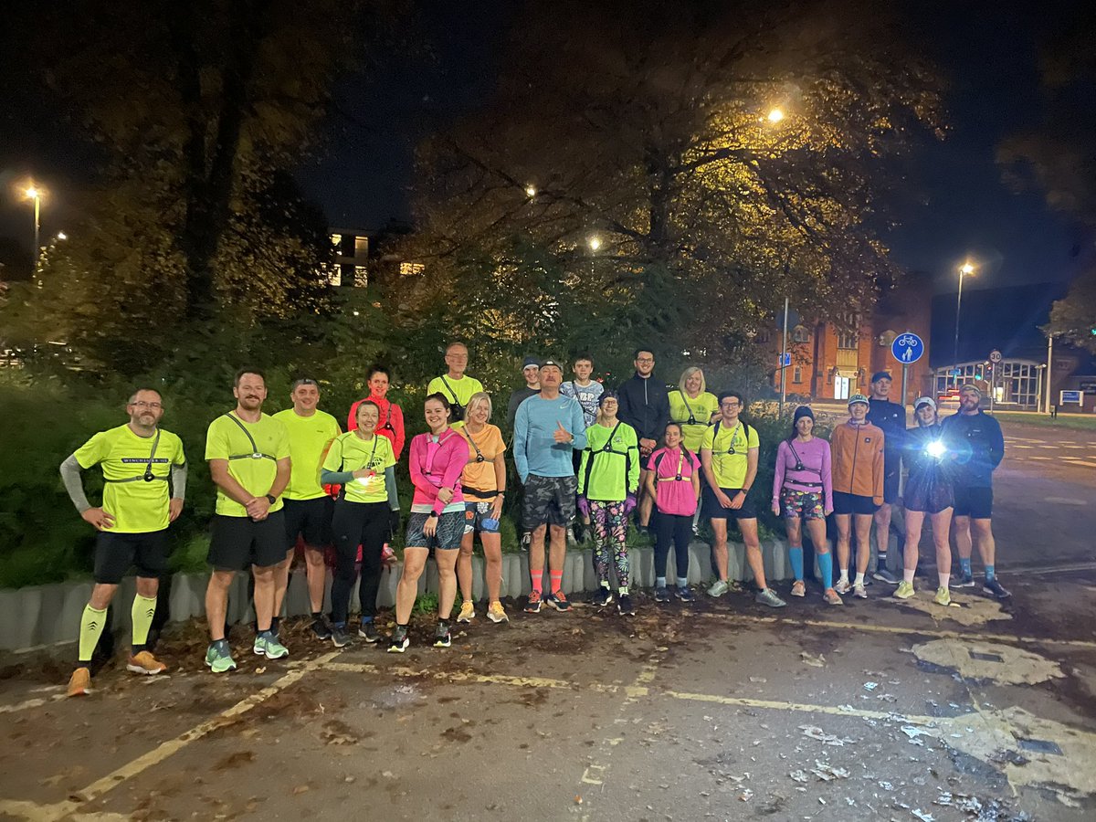 HamwicHarriers's tweet photo. Superb turnout for our social this evening with 3 great routes from our run leaders @Mr_J_Soton @ChloePhilippa_ @JoHartley78 and Matt ❤️🖤 https://t.co/NGIlKBTKSp
