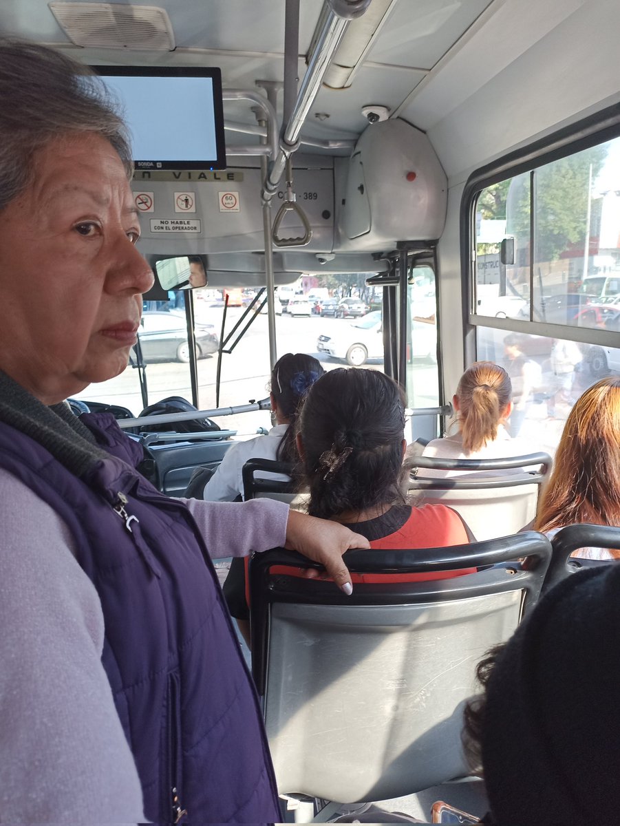RubiTevera's tweet photo. @MetrobusCDMX quiero reportar a la universidad  COP-389 dirección Tacubaya tepalcates, estuvo a punto de chocar con la unidad de adelante en la viga y se abrieron las puertas, de por si venía manejando muy mal y rápido envío imagen de la unidad https://t.co/W8nOnmN65E