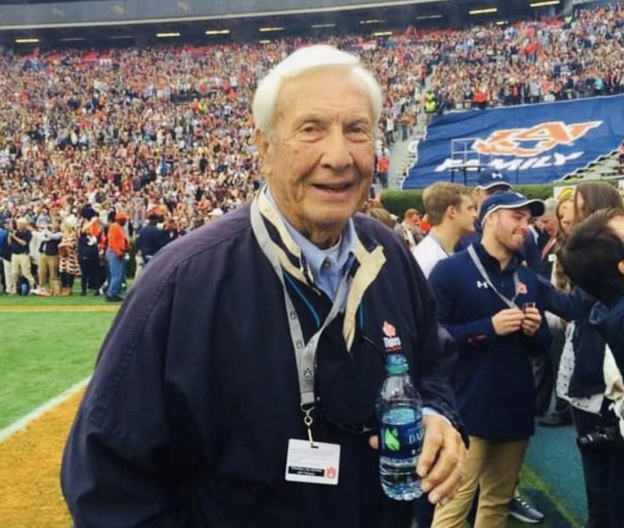 RickKarle's tweet photo. Happy birthday in Heaven to former @AuburnFootball coach Pat Dye, born this day in 1939.
Coach Dye went 99-39-4 over 12 years as the Tigers coach, passed away June 1, 2020 at age of 80.
He is laid to rest under an oak tree he grew from the cutting of a Toomer's oak.
#PatDye https://t.co/voJqqB8aAh