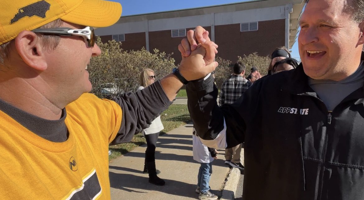 AppStateAlum05's tweet photo. It was awesome to get to meet you on the mountaineer walk this Saturday @coach_sclark Great win for an early Birthday for me! #AppStateNation #AppState4Life #BeatGAState #KeepDigging Go @AppState_FB @AdamBWitten https://t.co/nRKbnxJYro