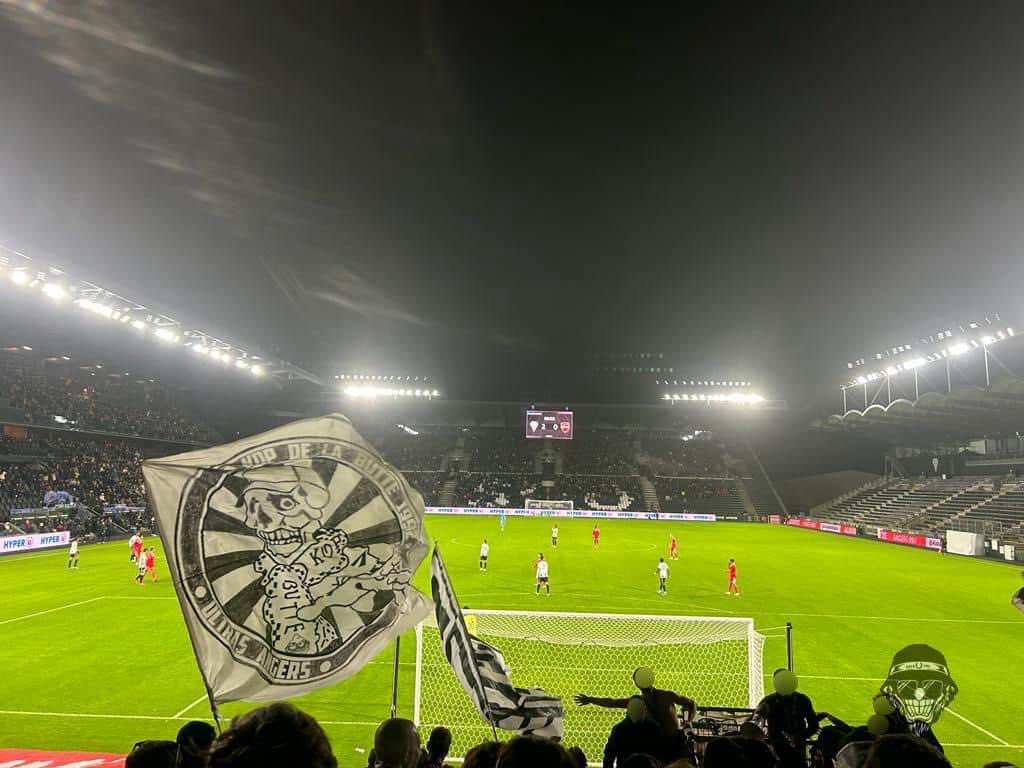 UltrasMadeinFR's tweet photo. ⚽️ Angers - Valenciennes 
📢 Kop de la Butte 1992 ! 
📆 Samedi 4 novembre 2023
📸 @kdlb92_off 

#SCOVAFC https://t.co/DRgGIVliBw