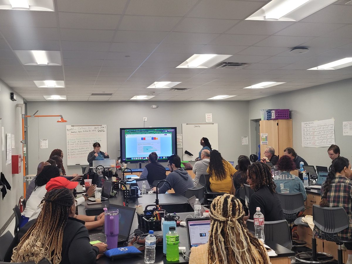 pedrozaerick's tweet image. Teachers were hard at work on DSC day learning how to smash apps to create amazing experiences for their students!
#Joy4Math
#MathRules
@lopez_diane
@FWISDPLI
@JonesLowanna
@KenyailCarr