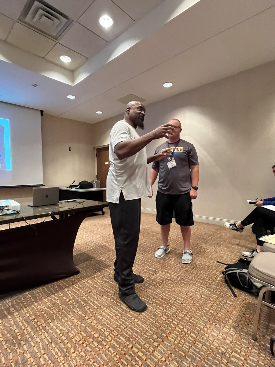 LPSHealth_PE's tweet photo. Coach Stewart Venable teaches conference participants on neuro science and connections to human performance training. #SHAPENebraska https://t.co/zRn7Oemhml