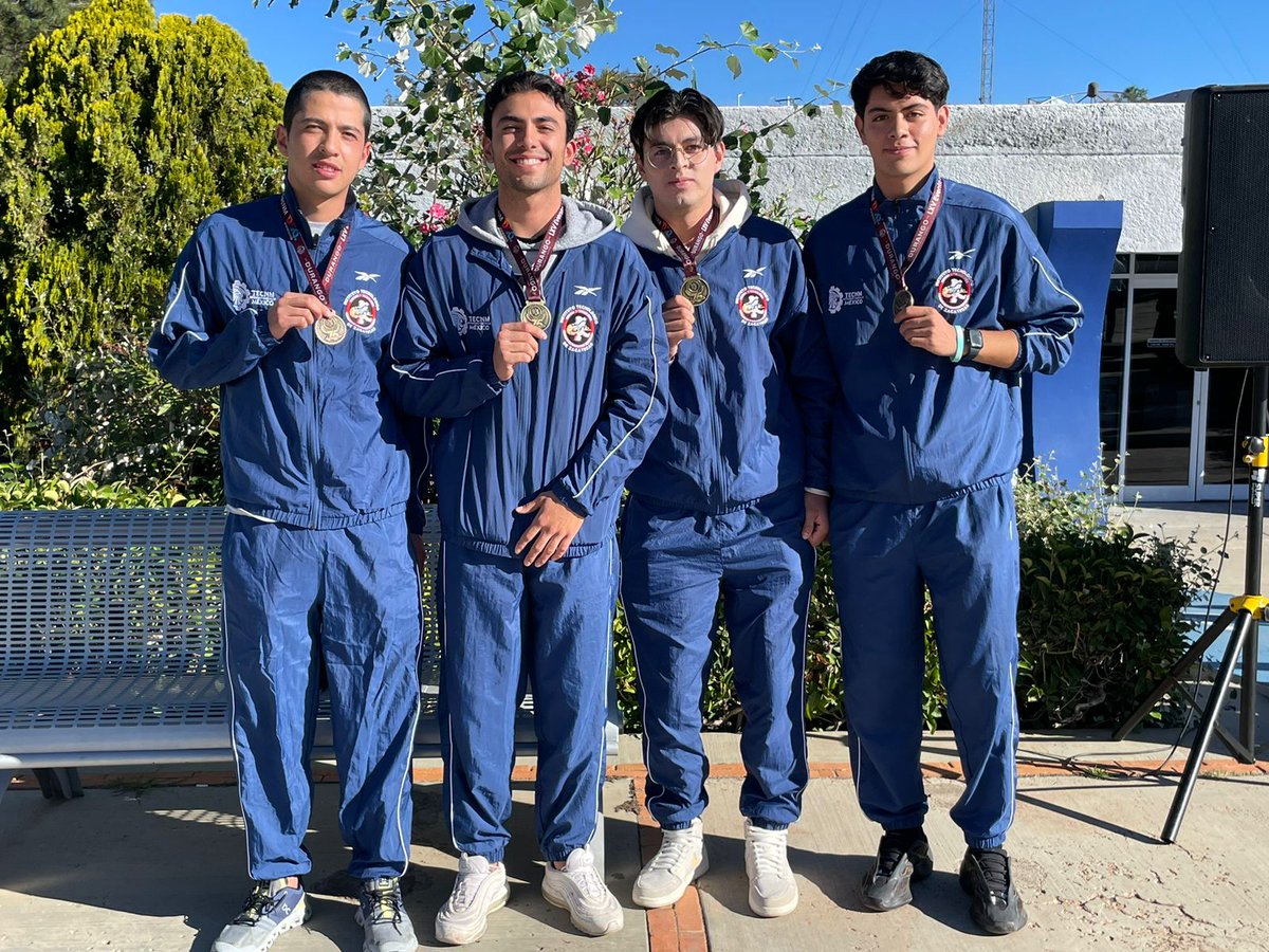 InstitutoItz's tweet photo. #OrgulloMapache 🦝 #HonoresALaBandera 🇲🇽
Durante los honores a la bandera de noviembre se reconocieron a los alumnos medallistas del LXV (65) Evento Deportivo del TecNM, quienes trajeron consigo una medalla de bronce, en tenis, y en voleibol de playa el equipo consiguió oro. https://t.co/U6a7sjIGbu