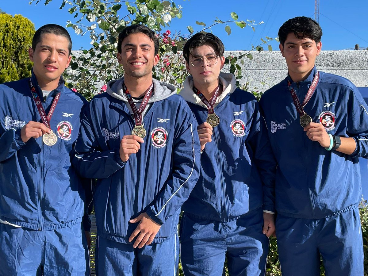 InstitutoItz's tweet photo. #OrgulloMapache 🦝 #HonoresALaBandera 🇲🇽
Durante los honores a la bandera de noviembre se reconocieron a los alumnos medallistas del LXV (65) Evento Deportivo del TecNM, quienes trajeron consigo una medalla de bronce, en tenis, y en voleibol de playa el equipo consiguió oro. https://t.co/U6a7sjIGbu