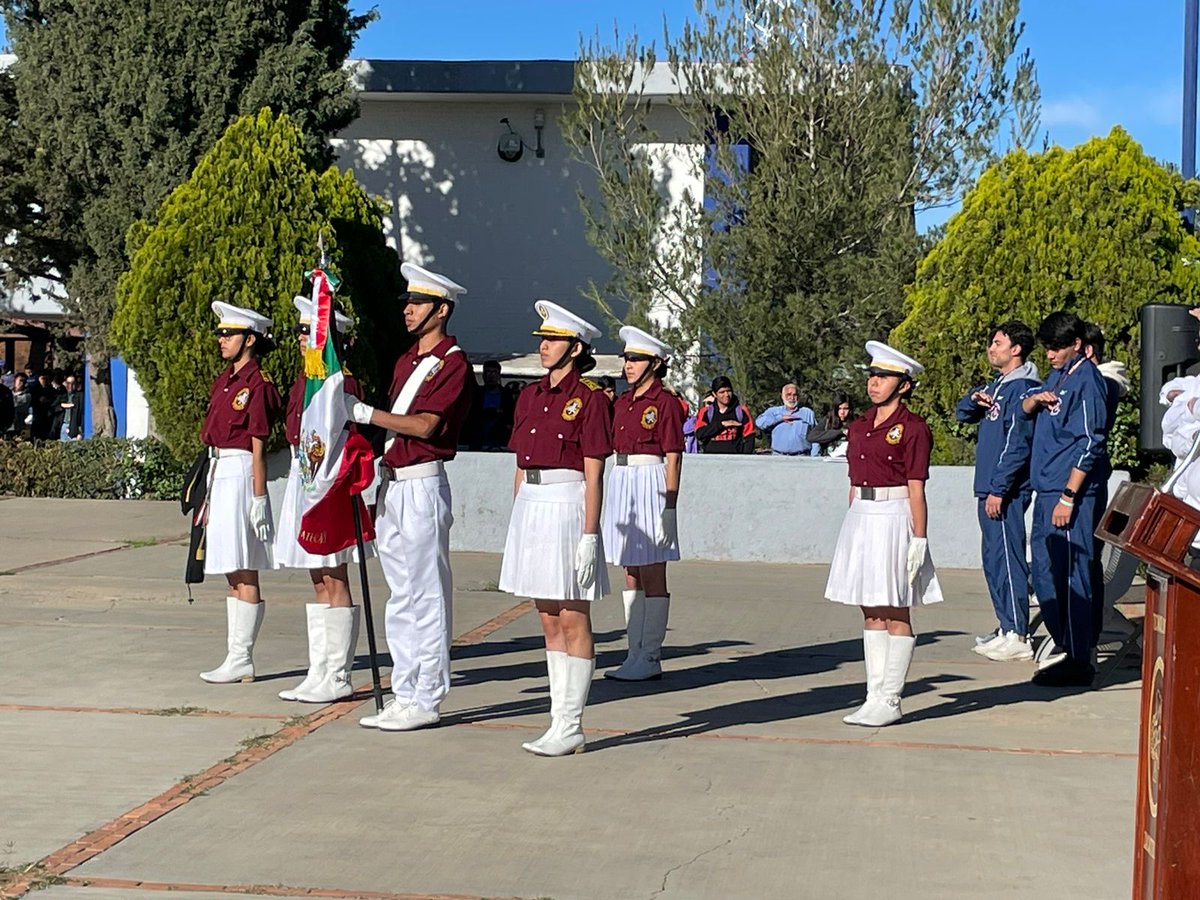 InstitutoItz's tweet photo. #OrgulloMapache 🦝 #HonoresALaBandera 🇲🇽
Durante los honores a la bandera de noviembre se reconocieron a los alumnos medallistas del LXV (65) Evento Deportivo del TecNM, quienes trajeron consigo una medalla de bronce, en tenis, y en voleibol de playa el equipo consiguió oro. https://t.co/U6a7sjIGbu
