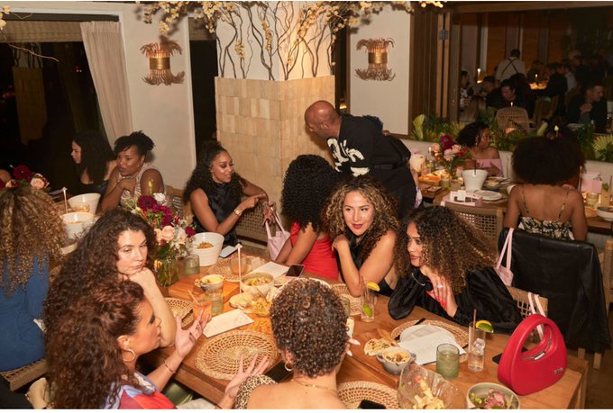 A room full of curly beauties https://t.co/hzanpaC5IU<a href="/tag/curlyhairexperts"class="tags"><span>#curlyhairexperts</span></a>