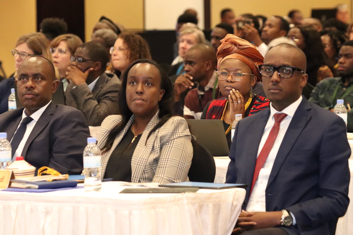 Uni_Rwanda's tweet photo. Earlier DVC-FIN, RBC DG and NCST ES, opened the 3rd DSI-Africa consortium meeting gathering researchers from 21 African countries. It is on research and training in data science for Africa health. About 38 projects ($ 88m) were funded by NIH. UR received 2 grants worth $ 2.35m. https://t.co/gXT3WZvb4M