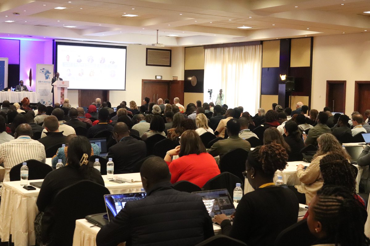 Uni_Rwanda's tweet photo. Earlier DVC-FIN, RBC DG and NCST ES, opened the 3rd DSI-Africa consortium meeting gathering researchers from 21 African countries. It is on research and training in data science for Africa health. About 38 projects ($ 88m) were funded by NIH. UR received 2 grants worth $ 2.35m. https://t.co/gXT3WZvb4M