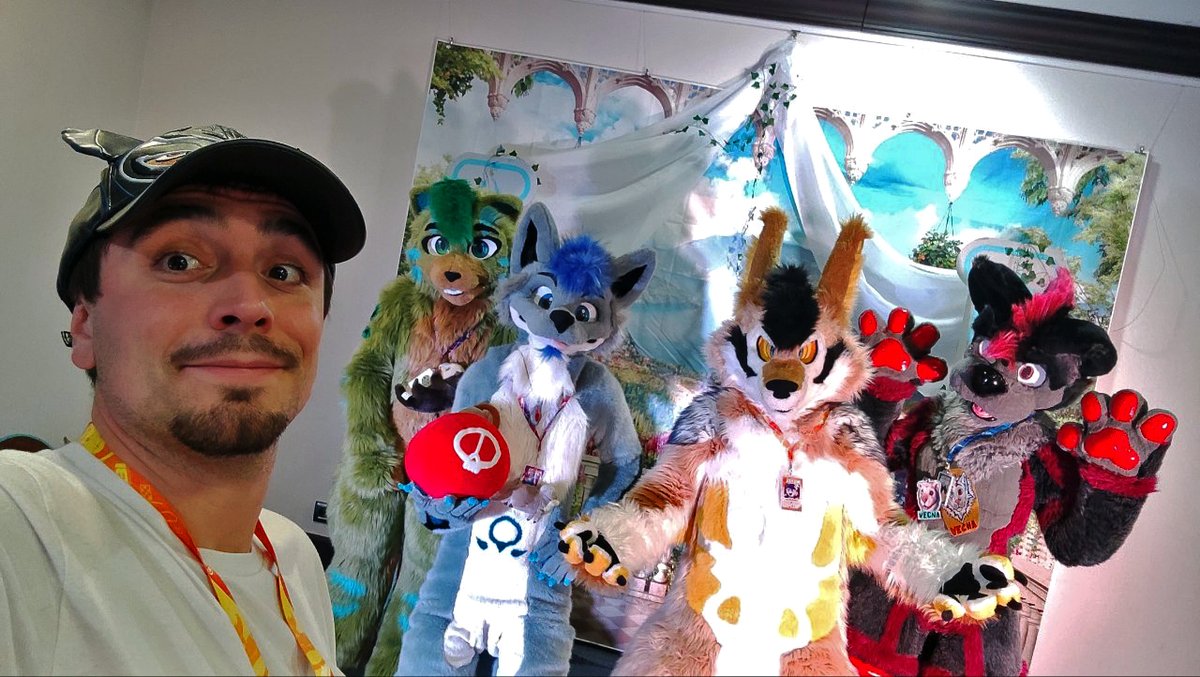 RayBleiz's tweet photo. Yavait une journée de plus cette année à la @FBlacklight et je suis resté en plus pour l'after
Eh bah, j'ai l'impression que la semaine s'est passé encore plus vite que l'an dernier tellement c'était intense en activités et en émotions !
Bilan : explosif !
#FBL11 #ctcool https://t.co/bO7HJ62kzp