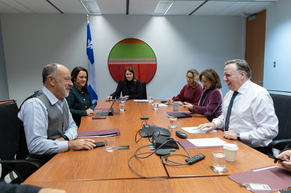 François Legault (@francoislegault) on Twitter photo Avec le ministre de la Santé <a href="/cdube_sante/">Christian Dubé</a> pour discuter de la situation dans le réseau de la Santé. Avec le ministre de la Santé <a href="/cdube_sante/">Christian Dubé</a> pour discuter de la situation dans le réseau de la Santé.