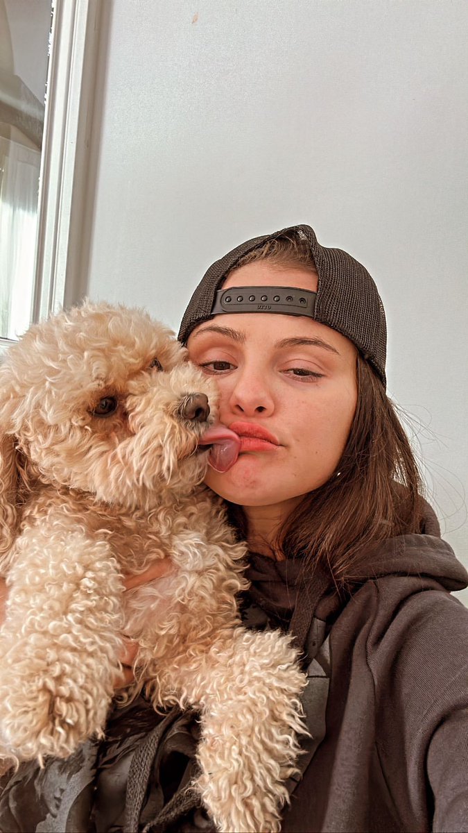 SelenaFanClub's tweet photo. A puppy pick-me-up for your feed 🐾💗 https://t.co/rFsHrttekc
