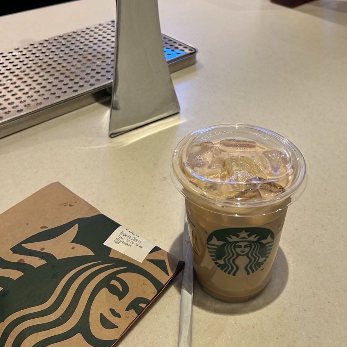 maysaa54's tweet photo. Starbucks girl🤍🌷 https://t.co/BBWg3t1iY0
