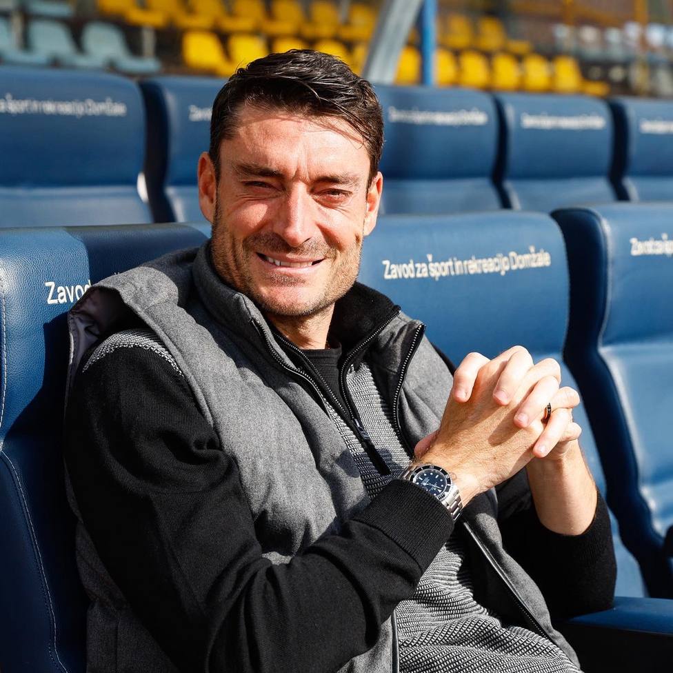 Mi carrera como jugador cambió por completo por una equivocación que cometí.

Fue en el Espanyol. Firmé por el equipo en el 2005 después de dos años buenos en el Girondis de Burdeos. En la pretemporada tuve una conversación con el entrenador, Miguel Angel Lotina, sobre mi