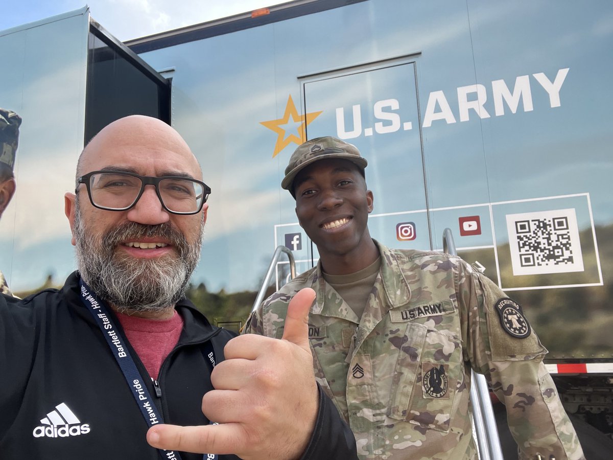 Getting a jump on veterans’ day! Thank you for your service! ⁦<a href="/sdu46/">School District U-46</a>⁩
