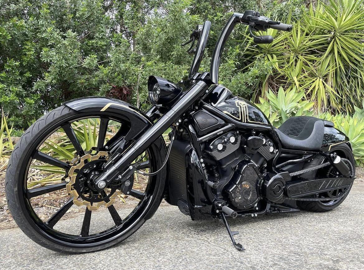 darkustom's tweet photo. Here’s a quick rundown of the impressive features and modifications this #NightRod boasts:

Curran 26in Front: This custom front wheel gives the bike a distinctive and aggressive look, perfect for those who want to stand out in the crowd. https://t.co/5pQar1Eg1o
