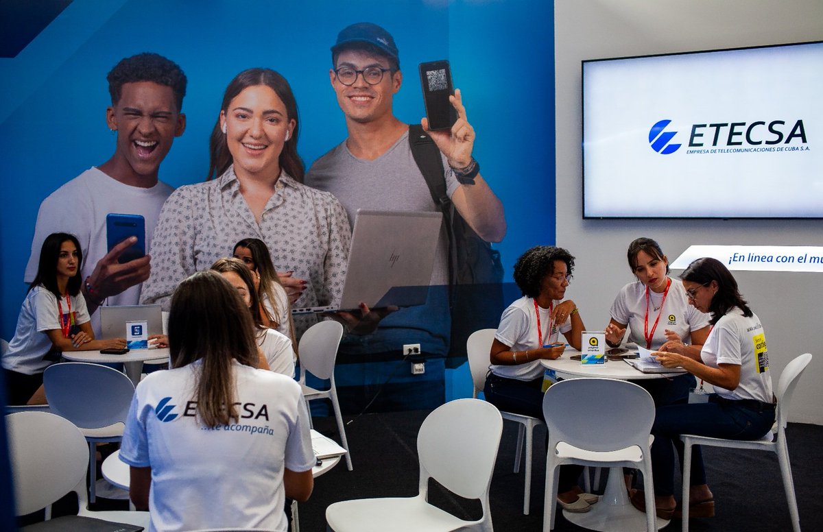 ETECSA_Cuba's tweet photo. 📢 Ya estamos en #FIHAV2023, desde hoy y hasta el 11 de noviembre se celebra la XXXIX Feria Internacional de La Habana, en el recinto ferial EXPOCUBA 🥳🥳. 
📍Visita nuestro stand en el Pabellón
1️⃣4️⃣ de Comunicaciones.
👉 https://t.co/D5bLpkhHXC https://t.co/nsWT2vNS11
