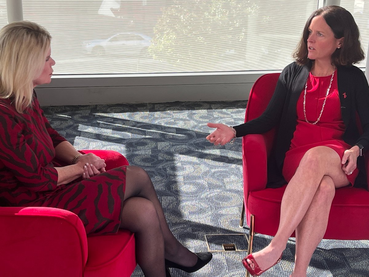 heartmaryland's tweet photo. Behind the scenes of Red Chair Series filming with @HopkinsMedicine physicians @KSharmaMD,
@evratchford, @WendyPost9 and @MMukherjeeMD hosted by Dr. Lisa Ishii, Sr. VP of Operations, Johns Hopkins Health Systems.
Johns Hopkins is a local sponsor of Go Red for Women. #GoRedMD https://t.co/sWm0YIBGUJ