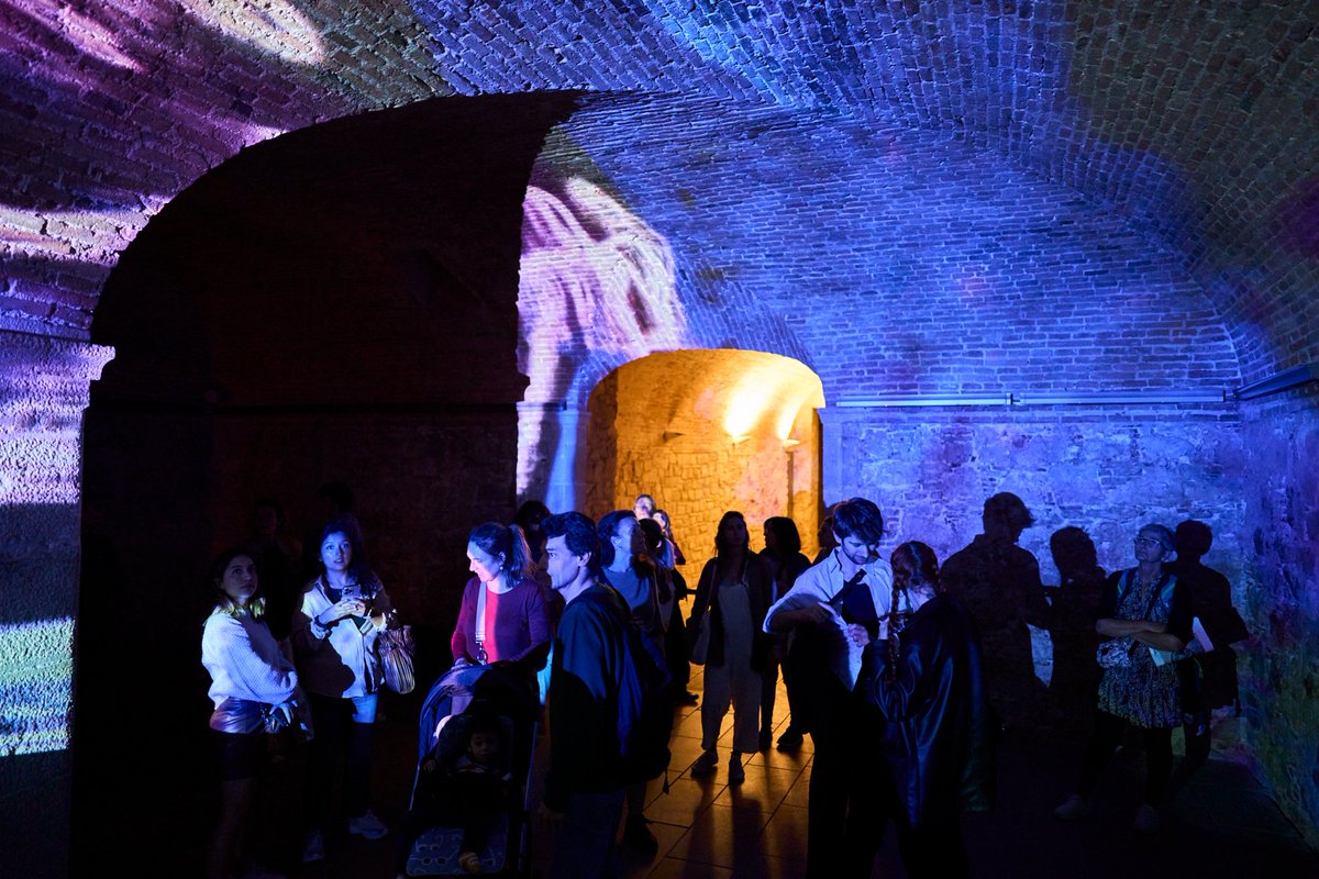 museupicasso's tweet photo. 💡 I l'espectacular trobada experimental a dues mans de @fitoconesa i Siddharth Gautam @simplysid296. 

📡 Una aproximació a l'imatge i el so a partir de la sinestesia, la repetició i el moviment. https://t.co/CJSVTiKhKN