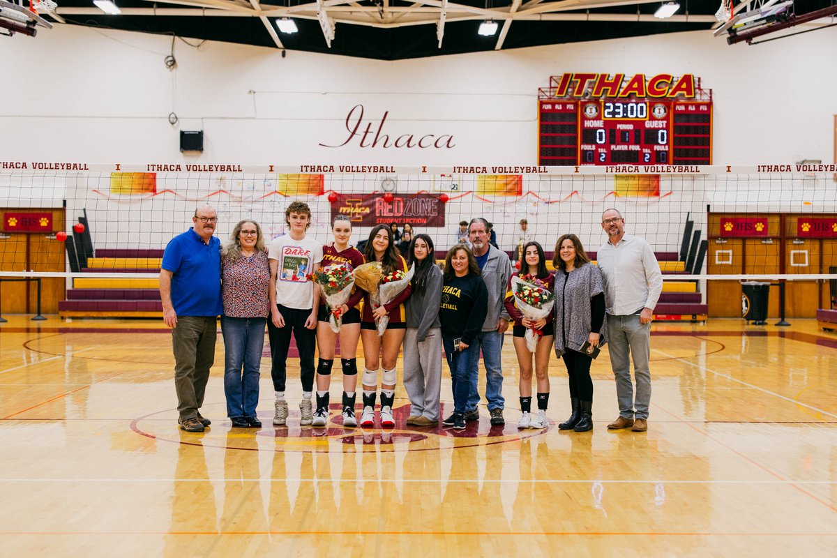 The Girls Volleyball team celebrated their seniors last month! Congratulations 🏐
#icsdproud #teamicsd