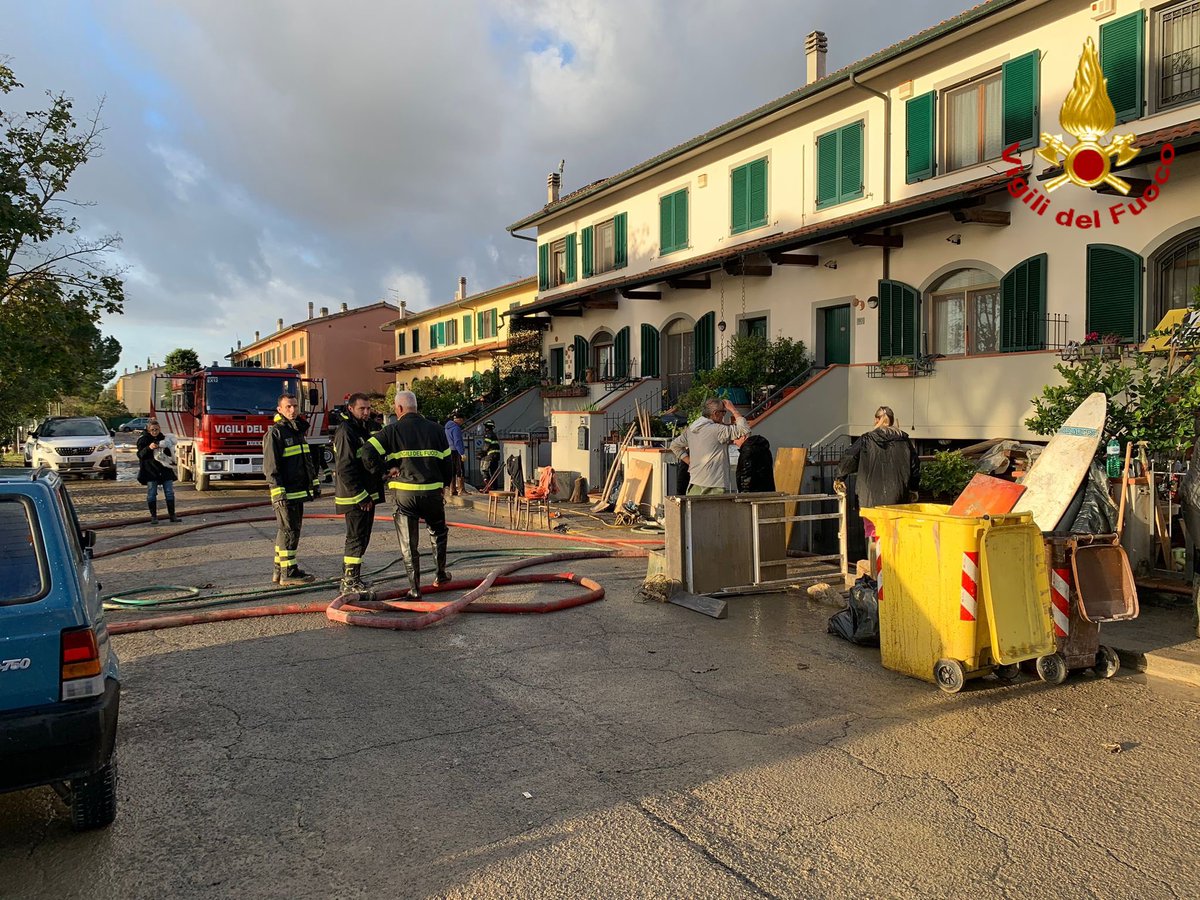 FondCaript's tweet photo. ⚠️ Contributo straordinario di 600mila euro deciso d’urgenza da #FondazioneCaript in favore delle popolazioni colpite dall’ #alluvione che negli ultimi giorni ha investito la provincia di #Pistoia , insieme ad altre aree della #Toscana 
 
Leggi di più 👉 https://t.co/0xl0V4mlOz https://t.co/pCgRemPfdh