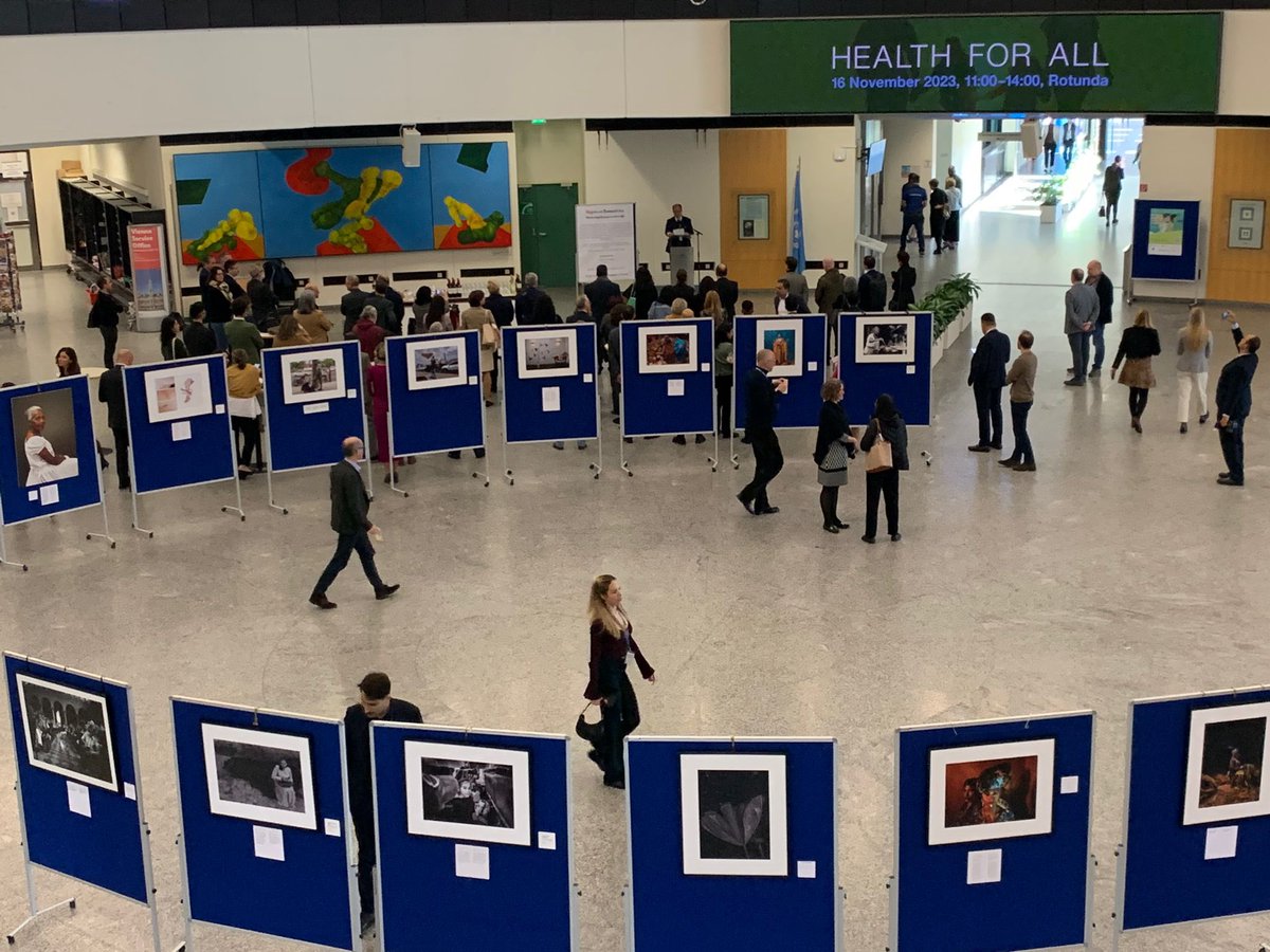 ChileONUViena's tweet photo. 🇨🇱🤝🇺🇳 Las obras de las artistas chilenas @vivianaurra y @SardaTatiana se encuentran en exhibición en @UN_Vienna, como parte de la exposición “Las mujeres en Iberoamérica - miradas fotográficas para un nuevo siglo”.  Iniciativa apoyada por @diracchile Los invitamos! https://t.co/gBWGcBvEr7