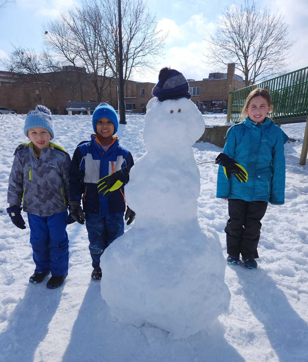 LPPCamp's tweet image. Hey #hamont! Our Winter Camp is coming this January 2nd-5th! We can’t wait to have fun in French while making les bonhommes de neiges! Register today to save your spot! :)