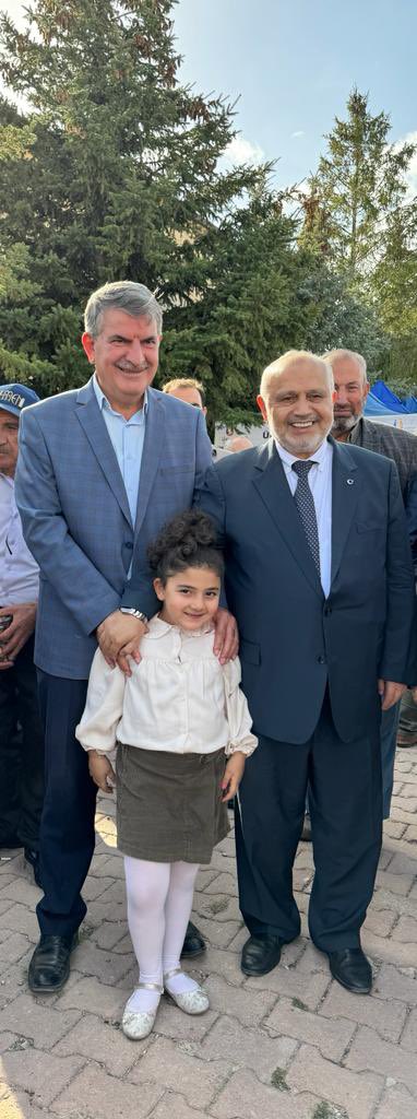 aliozerurgup's tweet photo. Gerçek bir dava adamı, önceki dönemlerde Rize Belediye Başkanlığı ve 20. Dönem Milletvekilliği yapmış olan Şevki Yılmaz Hocam’ı Ürgüp’ümüzde Sucuzade Camii temel atma töreninde dinleyip, hasbihal ettik.

Rabbim kıymetli hocama hayırlı uzun ömürler nasip eylesin..

@Sevkiyilmaz https://t.co/ej8h0v39l3