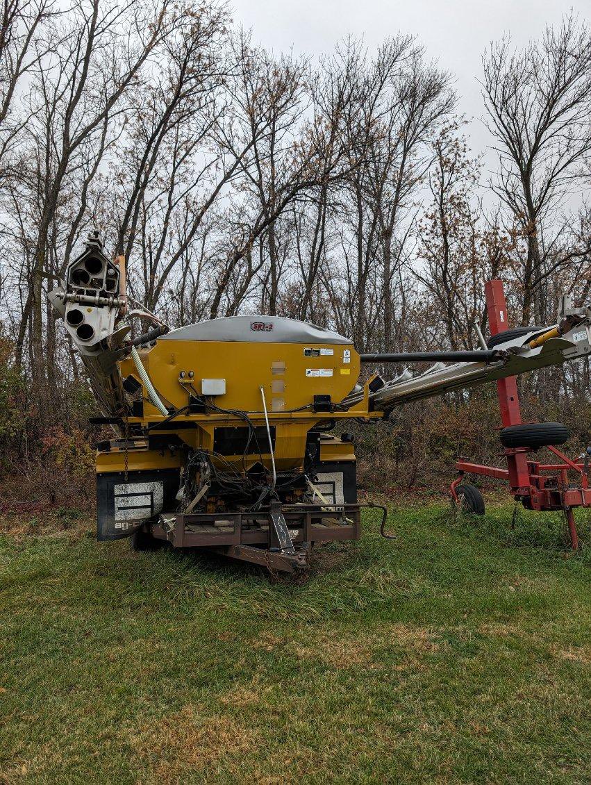 blonglet's tweet photo. Was going to build this into a pull type spreader but we have gone a different direction and it’s time to move it.

Will sell the spreader with a 10 bolt axel we intended to use for the build. 

Air max 1000 box. I believe it has 70 foot booms . 

$15,500 https://t.co/wLpv1GX8mn