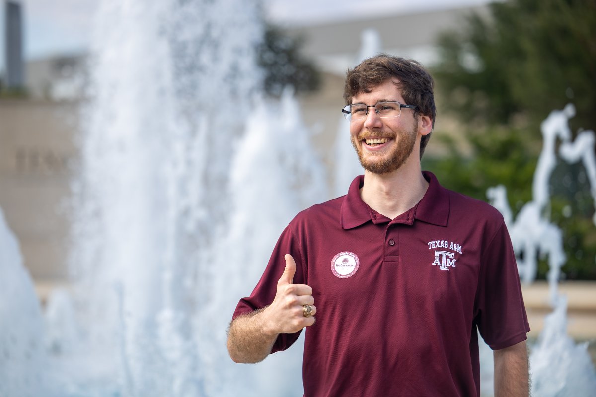 TAMU's tweet photo. Any Aggie's hands feeling a little heavier this morning? 

You'll get used to it. 💍 👍 https://t.co/sqDficLBSR