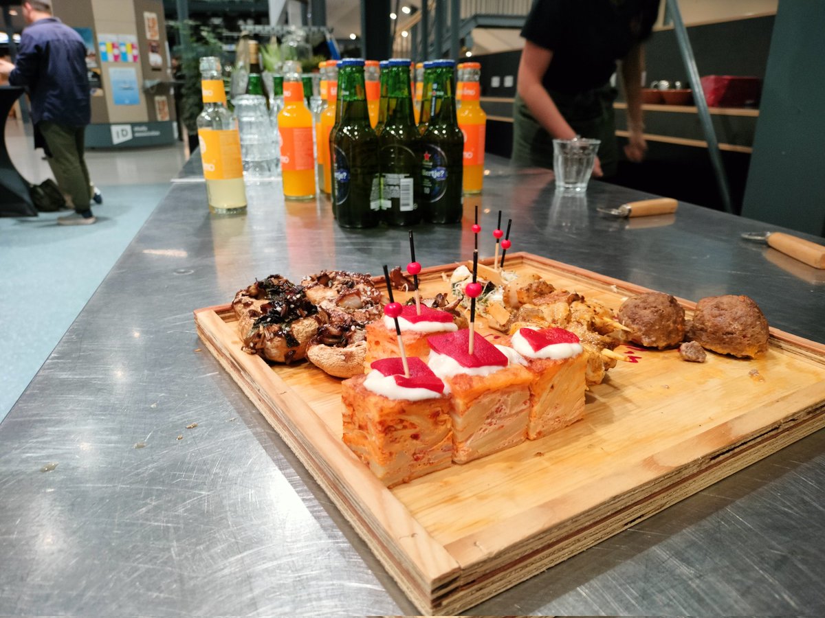 hcomp_conf's tweet image. After a long day of intriguing sessions, it&apos;s finally time to relax. It&apos;s time for welcome reception at #HCOMP2023 #CI2023