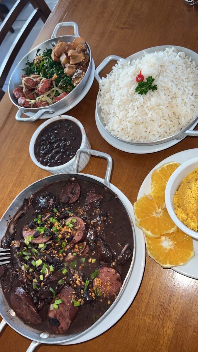 food_porn17's tweet photo. Feijoada https://t.co/4NwlNgduBi