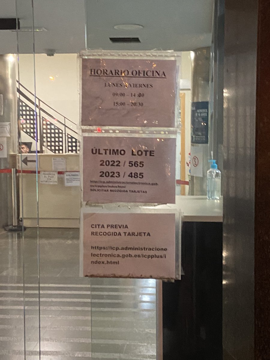 EstranoRaul's tweet photo. @lote_nie Es falso, yo en este momento. 6 de noviembre, a las 18:13 acabo de pasar por la comisaría y sale esto. No es como dices 469. Lo que no entiendo es que la semana pasada era 491. https://t.co/s9bvjcAvg2