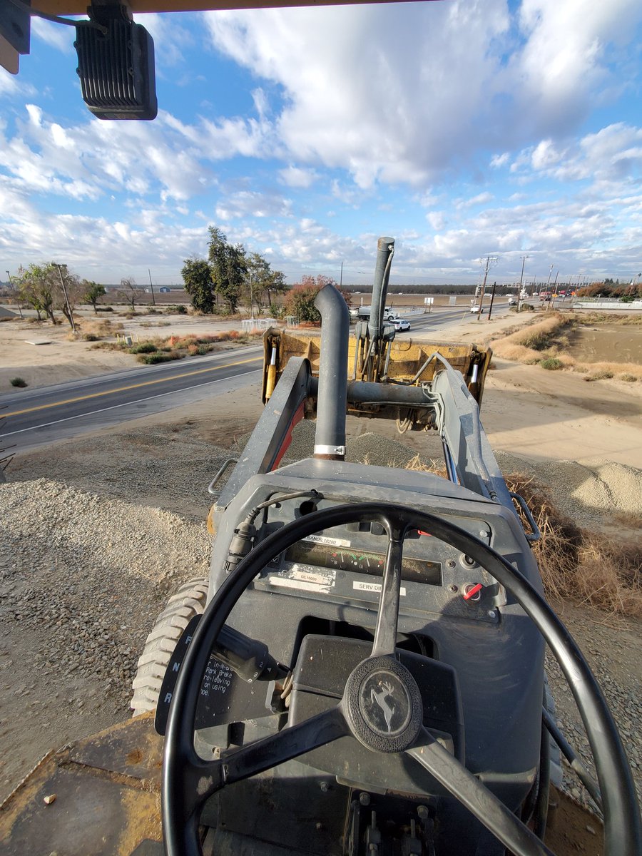 SadhPigeon's tweet photo. Big investing calls for big money which can be found easily in the trades. Bigger shovel = less time shoveling https://t.co/Z08Uovnw0h