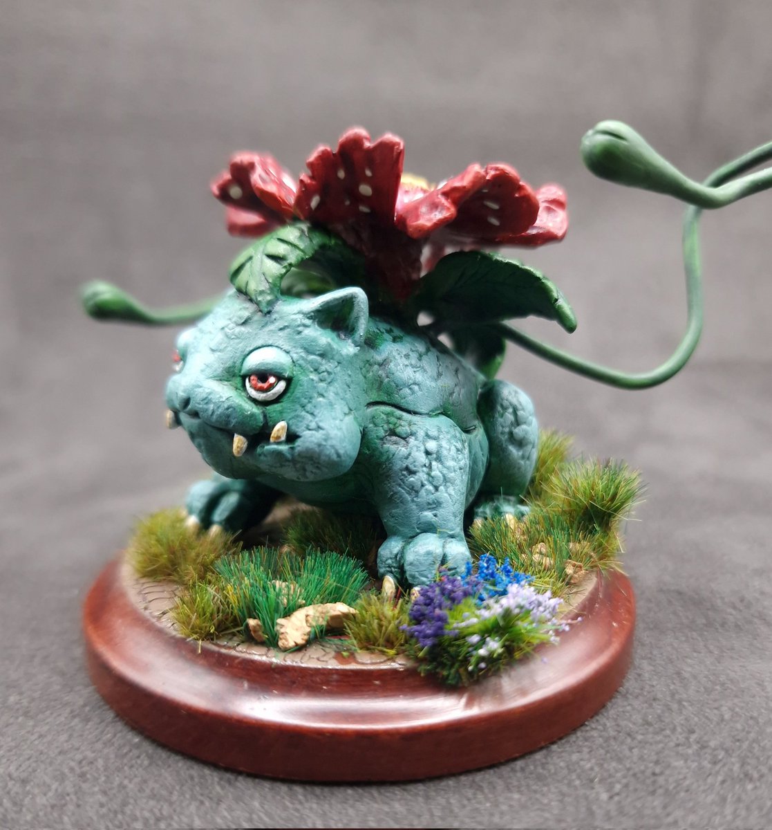 MonstersWithSam's tweet photo. Venusaur! I really love this one, he was a pleasure to sculpt 🐸 🌺 https://t.co/m1x7eu3Fos