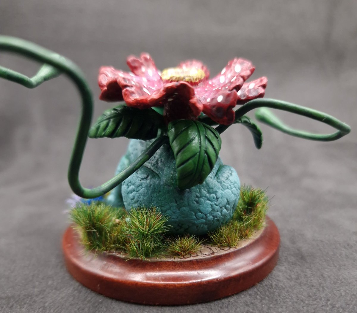 MonstersWithSam's tweet photo. Venusaur! I really love this one, he was a pleasure to sculpt 🐸 🌺 https://t.co/m1x7eu3Fos