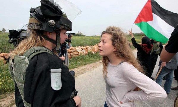 La activista Palestina Ahed Tamimi fue secuestrada por el ejército de ocupación israelí en Cisjordania.

Ahed, desde niña, es un ícono de la resistencia palestina. Ella sola es más valiente que todo el ejército sionista junto.

#FreePalestineNow
#oriele 
#VivaLaNavidad