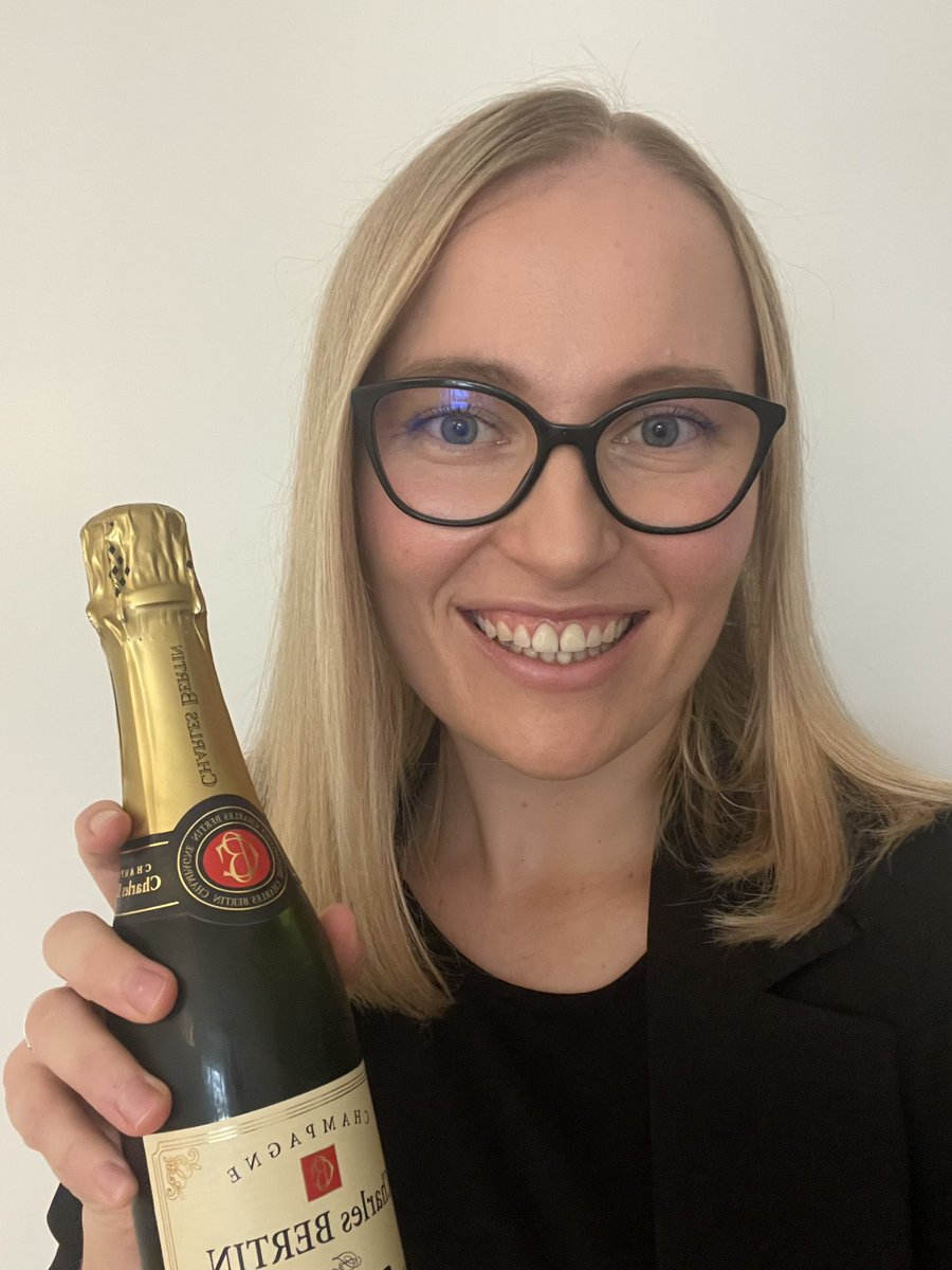 I'm happy to share that today, I successfully defended my PhD thesis on 'The Impact of Golf on Physical Activity during the COVID-19 Pandemic and the Acute Cardiometabolic and Cognitive Responses to Golf, Nordic Walking, and Walking in Healthy Older Adults.’⛳️📚🥂🎩