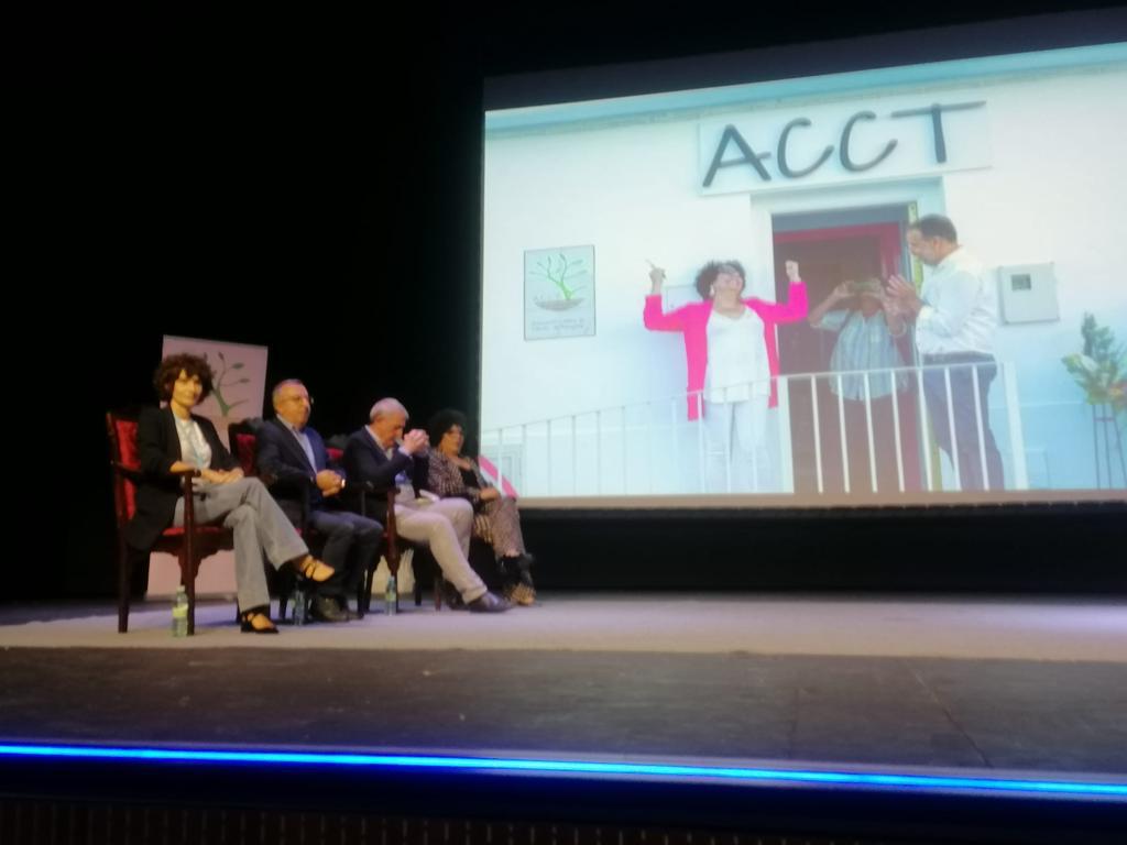 INiBICA_IIS's tweet photo. #Felizlunes El pasado de 27 octubre asistimos a la VI Conferencia Anual de la Asociación Contra el #Cáncer de #Trebujena. El Dr. Baena @sandiego50sf, Jefe Oncología @hupmcadiz y coordinador del Programa de Oncohematología #INiBICA habló sobre la importancia de la #investigación. https://t.co/5IKAiNvYAz